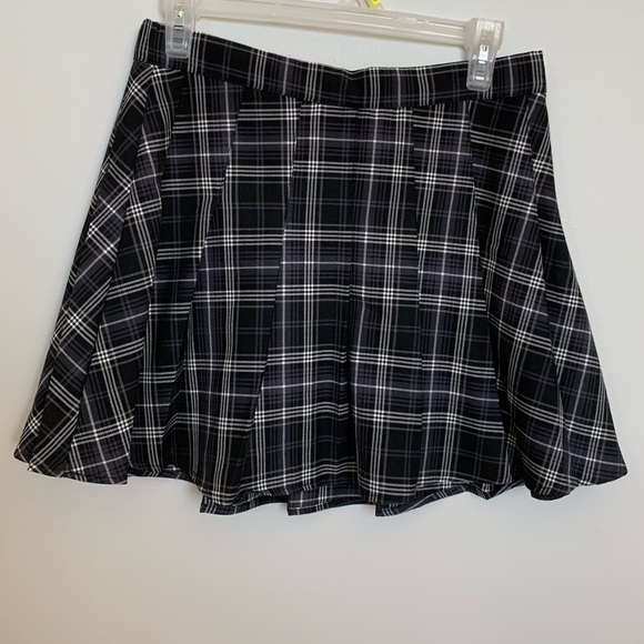 Garage plaid pleated mini skirt size M NEVER WORN - Picture 1 of 6